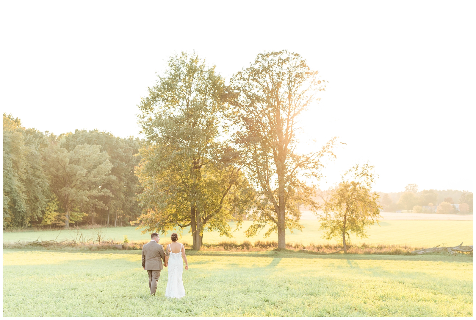 Bride and groom sunset photos in field