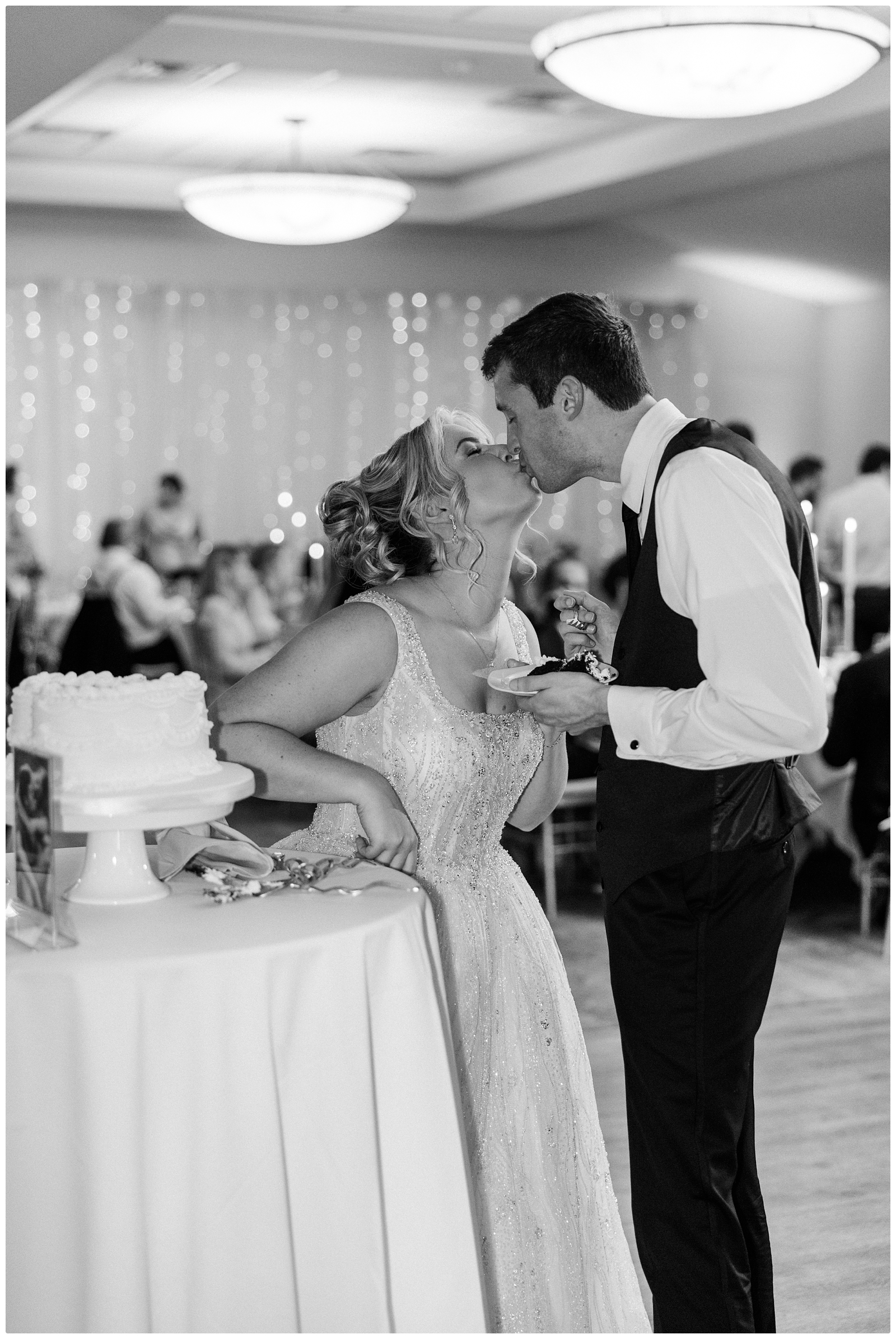 bride and groom cutting their wedding cake at their Greystone Golf Club & Banquet Center wedding